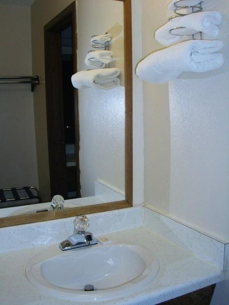 Family Budget Inn Bethany Екстериор снимка